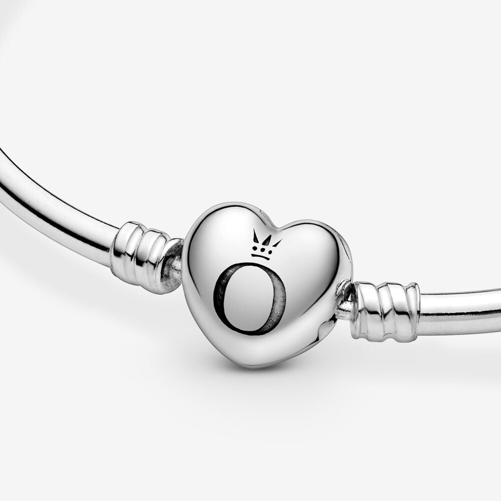 Brazalete Rígido con Broche de Corazón